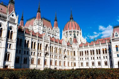 Budapeşte 'de güzel bir parlamento binası, popüler seyahat merkezi.