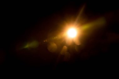 Siyahta soyut Doğal Güneş parlaması