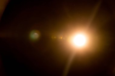 Siyahta soyut Doğal Güneş parlaması