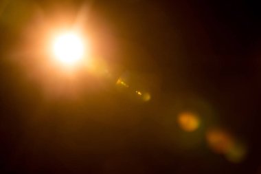 Siyahta soyut Doğal Güneş parlaması