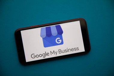 Tula, Rusya - 07 Eylül 2021: Google İş Logom iPhone ekranında