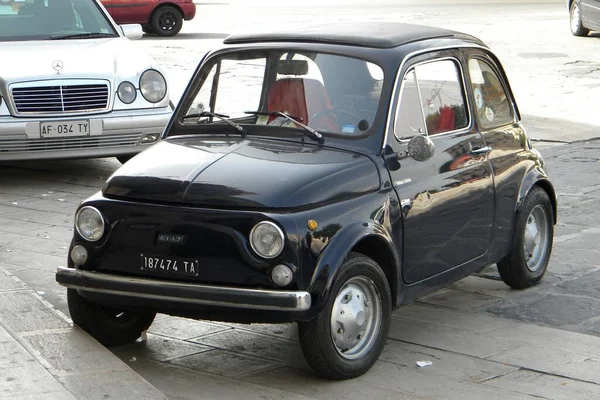 Taranto Apulia Region Italy June 2010 Fiat 500R Rinnovata Model — Stock Photo, Image