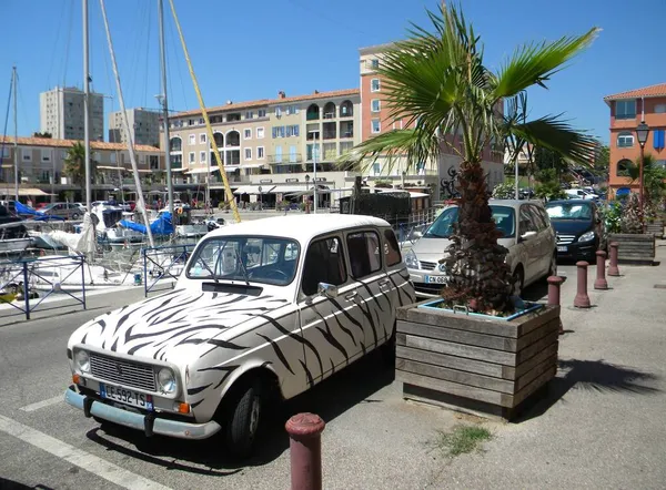 Port Bouc Provence フランス 2018年7月 ルノーR4サバンヌ モデル1986 1992このフランスの質量サブコンパクトカーの最新かつ最新のバージョンです — ストック写真