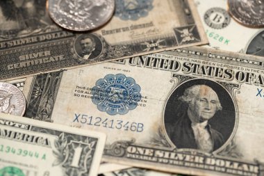 Gümüş Sertifika Doları. 1 Amerikan Doları 'nın üzerindeki mavi mühür. ABD Para Birimi