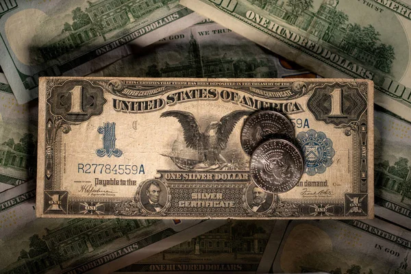 Kartal yarım dolar ve Gümüş Sertifikalı banknot. Tarihi para birimi