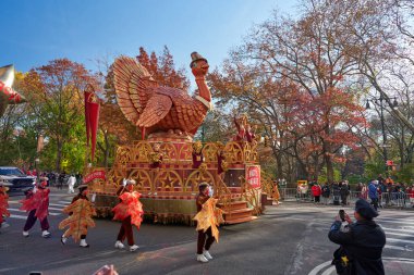 Manhattan, USA - 24. November 2021: Huge Turkey displayed during the Thanksgiving Parade in New York City. Macys Parade. Celebrating Thanksgiving Turkey day