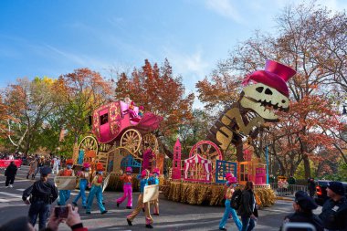 Manhattan, USA - 24. November 2021: Parade Float during Thanksgiving Parade in NYC. Macy's Parade in Manhattan. Dinosaur parade float