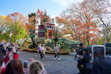 Manhattan, USA - 24. November 2021: Louisiana Parade Float during Thanksgiving Parade in NYC. Macy's Parade in Manhattan