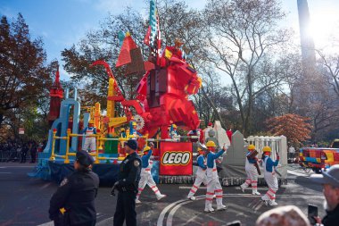 Manhattan, USA - 24. November 2021: Lego Parade Float in NYC during Thanksgiving Parade and Macys Parade. Lego games