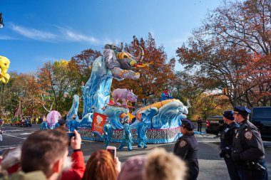 Manhattan, USA - 24. November 2021: Kalahari Parade float at Thanksgiving Parade in NYC. Macy's Parade celebrating Thanksgiving