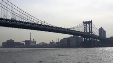 New York 'taki Manhattan Köprüsü. East River New York 'ta Sonbaharda