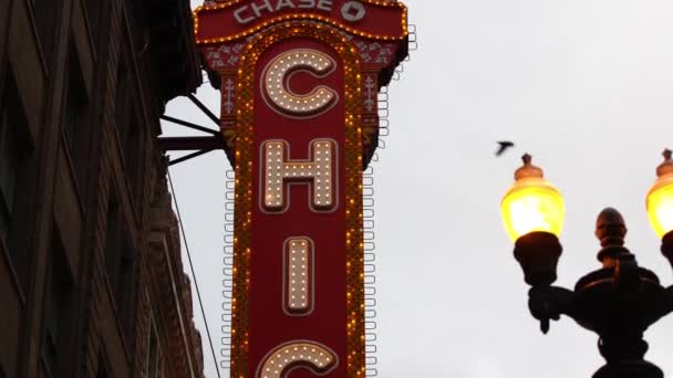 Chicago Illinois Eua Novembro 2019 Sinal Teatro Chicago Iluminado Durante — Vídeo de Stock