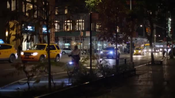 Manhattan New York Usa November 2019 Nyc Gele Taxi Nachts — Stockvideo
