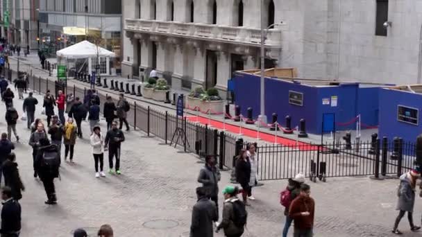 Manhattan Nueva York Noviembre 2019 Personas Caminando Frente Bolsa Valores — Vídeos de Stock