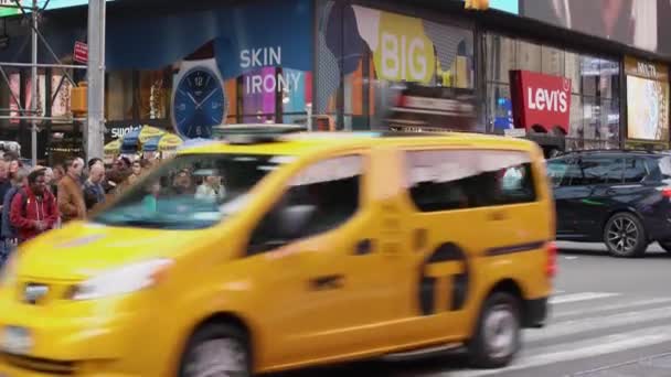 美国纽约州曼哈顿 10月26日 2019年 繁忙的时代广场 市中心的行人和交通堵塞 纽约曼哈顿拥堵区著名的旅游胜地 — 图库视频影像