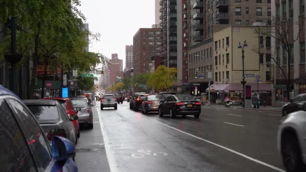 纽约曼哈顿 10月27日 2019年 纽约交通 黄色出租车和汽车开行 曼哈顿雨天 — 图库视频影像