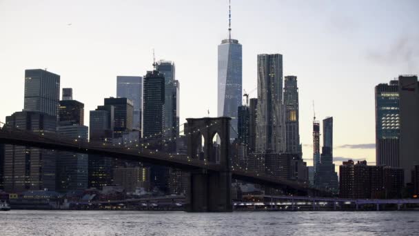 Manhattan Nueva York Octubre 2019 Puente Brooklyn Atardecer Rascacielos Fondo — Vídeos de Stock