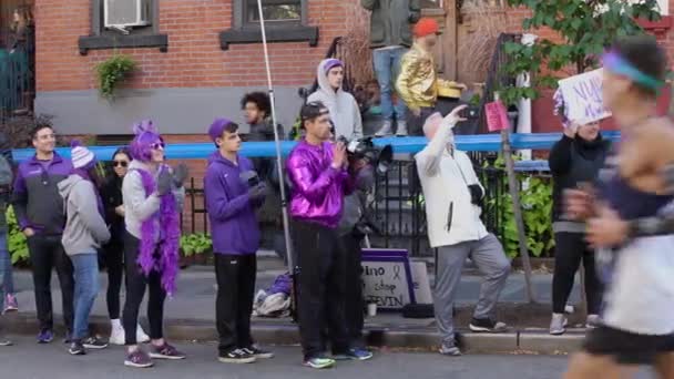 Brooklyn New York Usa November 2019 Fans Cheering Runners New — Stock Video