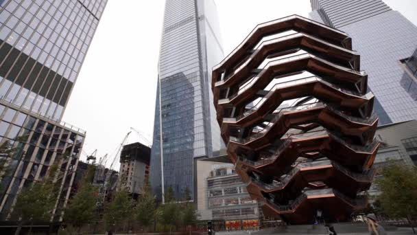 Manhattan New York Usa November 2019 Vessel Mellan Skyscrapers Real — Stockvideo