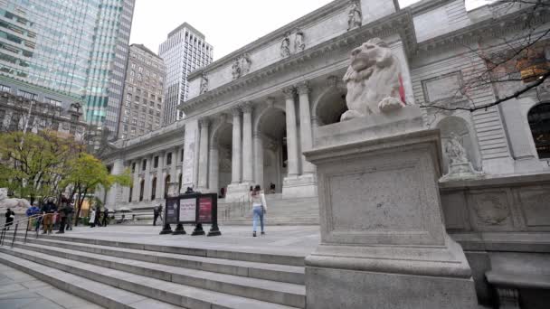 Манхэттен Нью Йорк Сша Ноября 2019 Вход Публичную Библиотеку Нью — стоковое видео