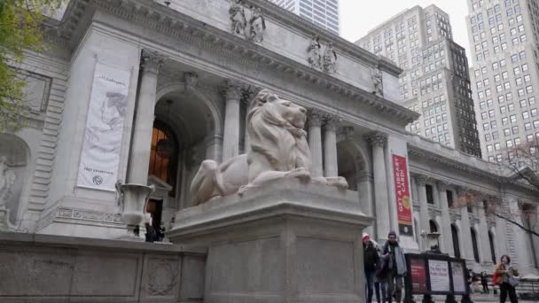 Manhattan New York Usa November 2019 Entré Till Folkbiblioteket Nyc — Stockvideo