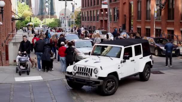 Brooklyn New York Usa Oktober 2019 Crowded Dumbo Brooklyn Manhattan — Stockvideo