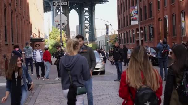 Brooklyn Nowy Jork Usa Października 2019 Zatłoczony Dumbo Brooklynie Pod — Wideo stockowe