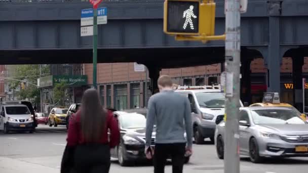 Manhattan New York Usa October 2019 Crossroad Nyc People Crossing — Stock Video