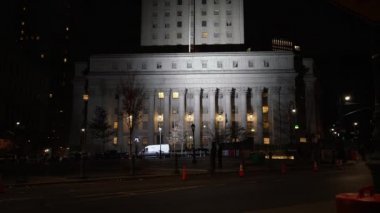 Manhattan, New York, ABD - 5 Kasım. 2019: Manhattan 'daki Birleşik Devletler Mahkemesi. Aydınlatılmış Gece Adliyesi