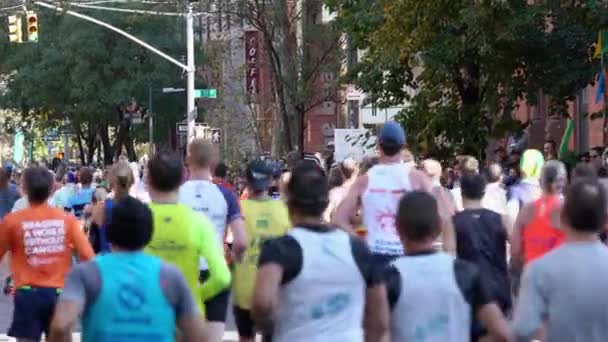 Brooklyn New York Usa November 2019 Fans Feuern Die Läufer — Stockvideo