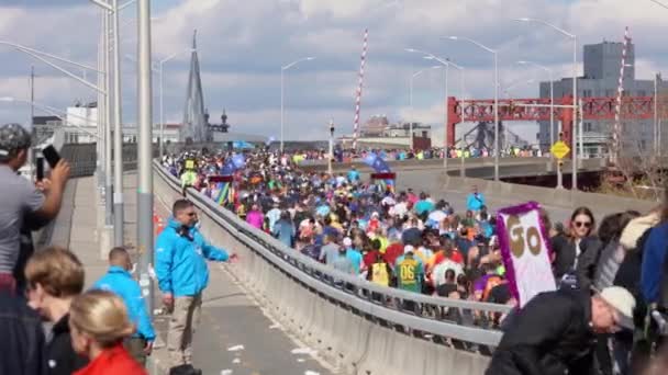 Brooklyn New York Usa November 2019 Crowded Marathon Race Pulaski — Stock Video