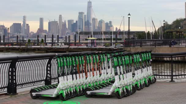 Hoboken New Jersey Usa Novembre 2019 Scooter Elettrico Scooter Calce — Video Stock