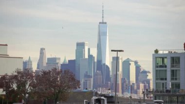 Hoboken, New Jersey, ABD - 5 Kasım. 2019: Bir Dünya Ticaret Merkezi, Manhattan şehir merkezindeki Özgürlük Kulesi New Jersey 'den görüldü. Büyük Elma 'nın Finans Bölgesi' nde ünlü NYC Skyline