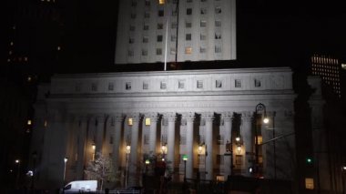 Manhattan, New York, ABD - 5 Kasım. 2019: New York 'ta Adalet Bölgesi, Manhattan' da Aydınlanmış Adliye