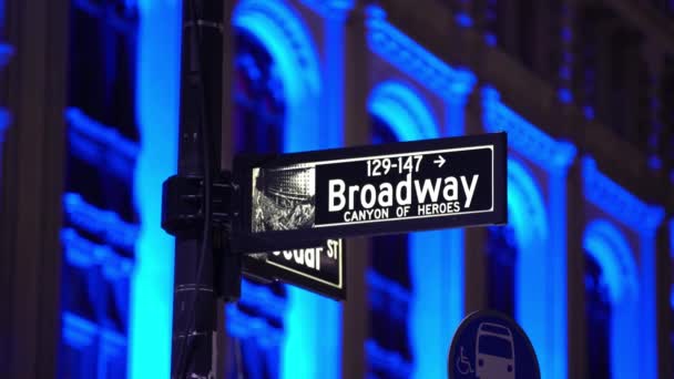 Manhattan Nueva York Noviembre 2019 Broadway Road Sign Nyc Signo — Vídeo de stock