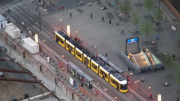 Alexanderplatz Daki Berlin Deki Bahn Tramvayı Bahn Girişi Yukarıdan Görüldü — Stok video
