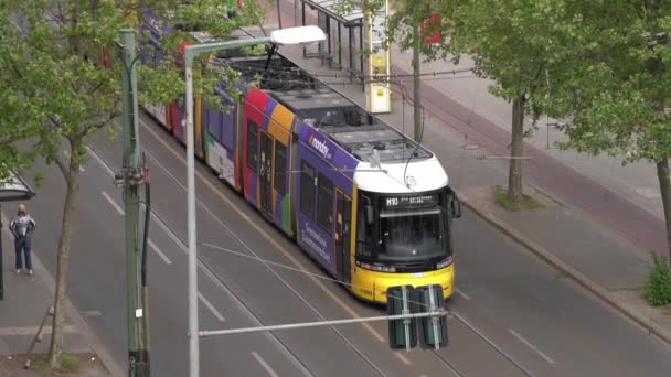 Berlin Almanya Mayıs 2022 Berlin Tramvayı Yolda Berlin Deki Toplu — Stok video
