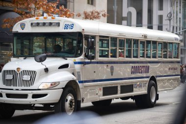 Manhattan, New York, ABD - 11 Kasım. 2019: NYCD, New York Islah Departmanı Otobüs.