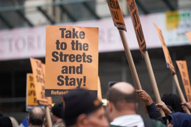 Manhattan, New York, ABD - 26 Ekim. 2019: New York 'ta protesto, Sokaklara Götür ve Kal! Manhattan 'da Donald Trump karşıtı protesto
