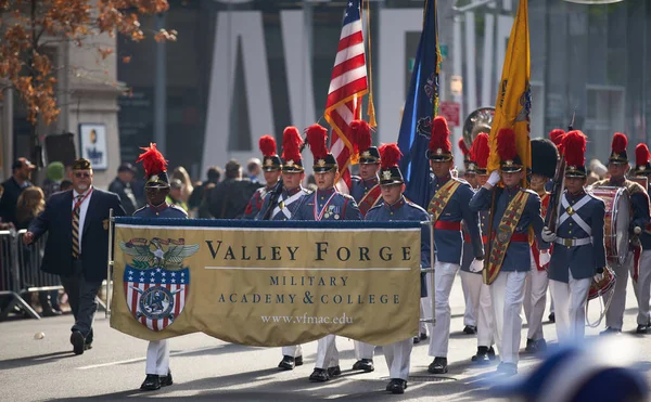 Manhattan, New York, ABD - 11 Kasım. 2019: Valley Forge Askeri Akademisi ve Kolej Öğrencileri New York 'taki Gaziler Günü Geçidi' nde Beşinci Cadde 'ye yürüdüler