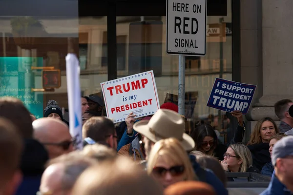 Manhattan, New York, ABD - 11 Kasım. 2019: Trump 'ın destekçileri: Trump benim başkanım. NYC 'de Gaziler Günü Geçidi' nde taraftarlar Trump