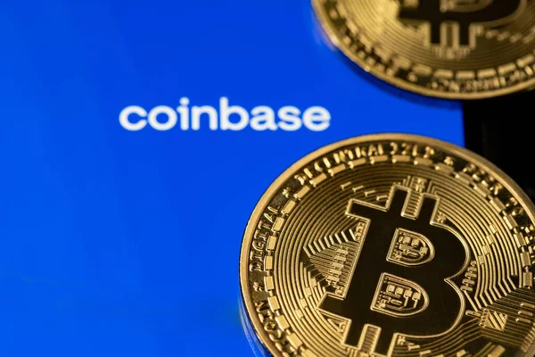 Bozen Italien April 2021 Coinbase App Mit Gold Bitcoin Coins — Stockfoto