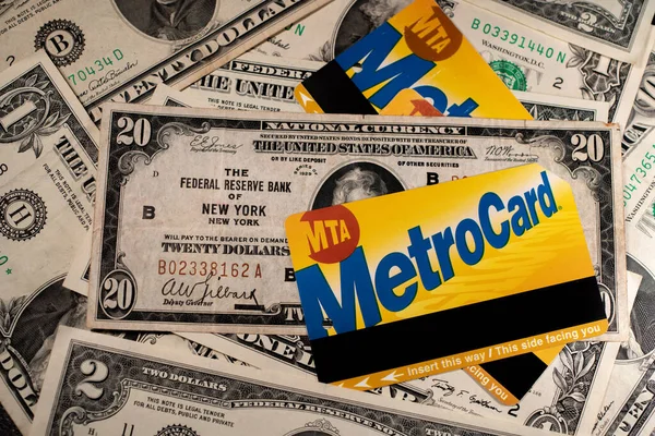 Manhattan New York Usa March 2021 Metro Card Dollar Bills — Stock Photo, Image