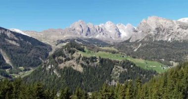 Val Gardena 'da Seceda' nın güzel dağları, 4K 'da Güney Tyrol' da.
