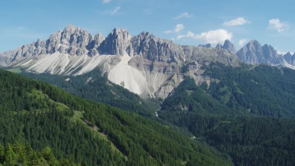 Aérien Des Montagnes Dans Les Alpes — Video