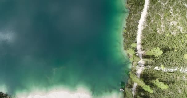 Aerial Gölü Güzel Alp Gölü Nün Kıyısındaki Yol Manzaralı Dolomitlerdeki — Stok video
