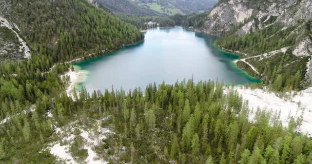 Vackra Alpina Sjön Prags Från Ovan Aerial Lake Braies Sydtyrolen — Stockvideo
