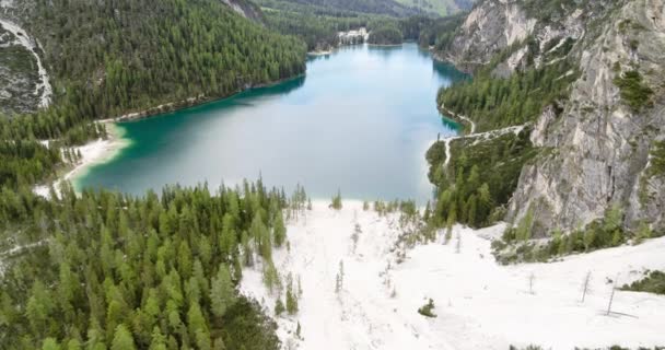 Survoler Plage Blanche Les Pins Vers Lac Braies Dans Tyrol — Video