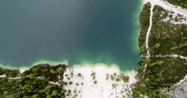 Lago Braies Pragser Wildsee Tepeden Tırnağa Aerial Gölü Doğadaki Beyaz — Stok video
