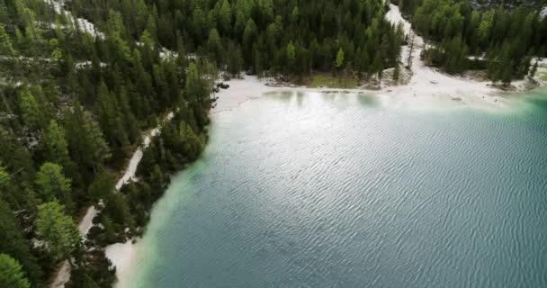 Hermoso Lago Aéreo Con Sol Reflejándose Superficie Del Agua Paisaje — Vídeos de Stock